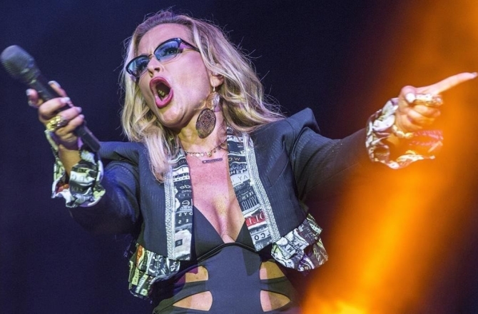 Anastacia: La vos poderosa que nos hace vibrar